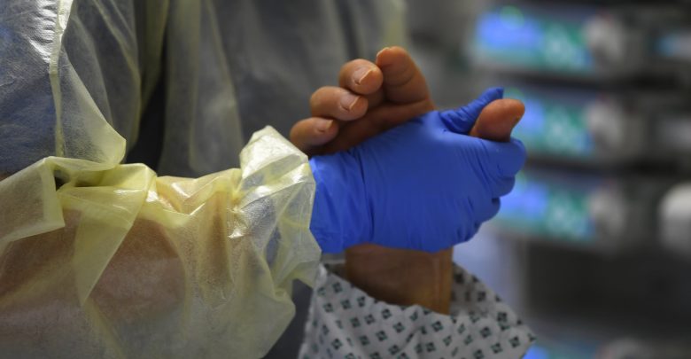 Federal Minister of Health calls for lockdown, is considering Russian vaccine