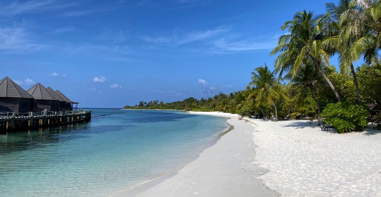 Maldives offer vacationers vaccines on arrival