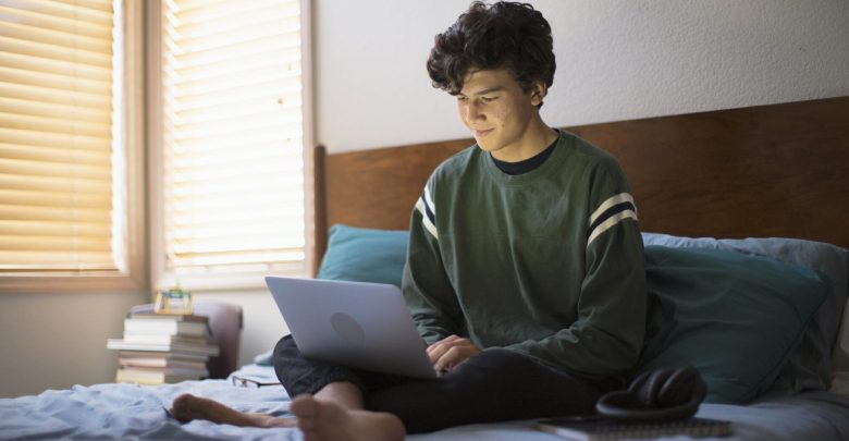 AAN: Tic Severity in Teens Tied to Social Media Use During Pandemic