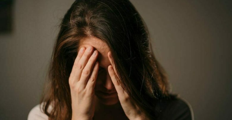 woman-migraine