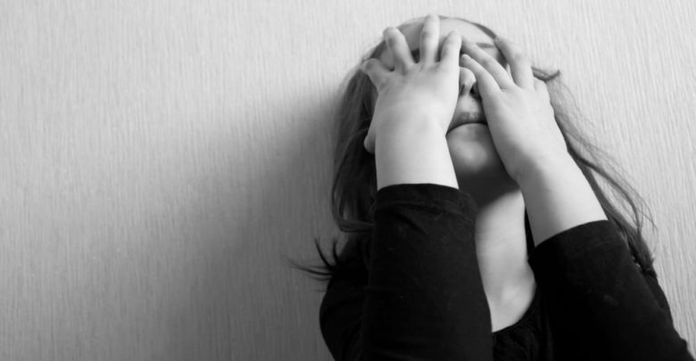 distressed-child-black-white-image