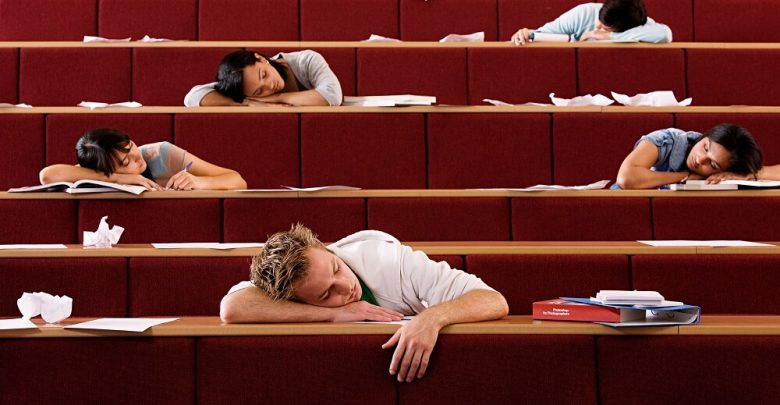 Sleeping-College-Students-in-lecture-hall