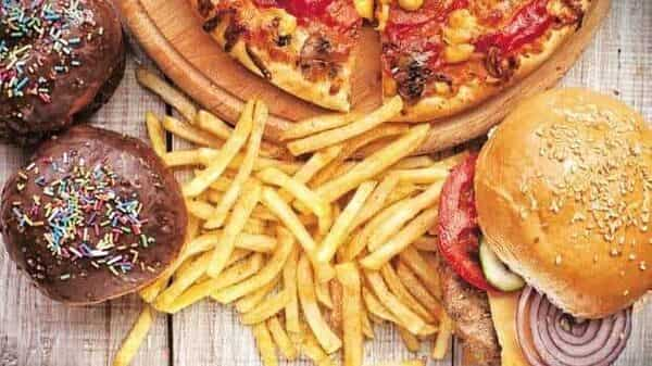 A research has found that unhealthy diet can lead to the development of diseases that can cause partially reversible damage to blood vessels (istock photo)