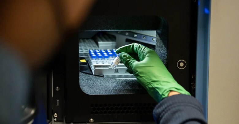 Ayush Midha Working in the Lab at Gladstone Institutes