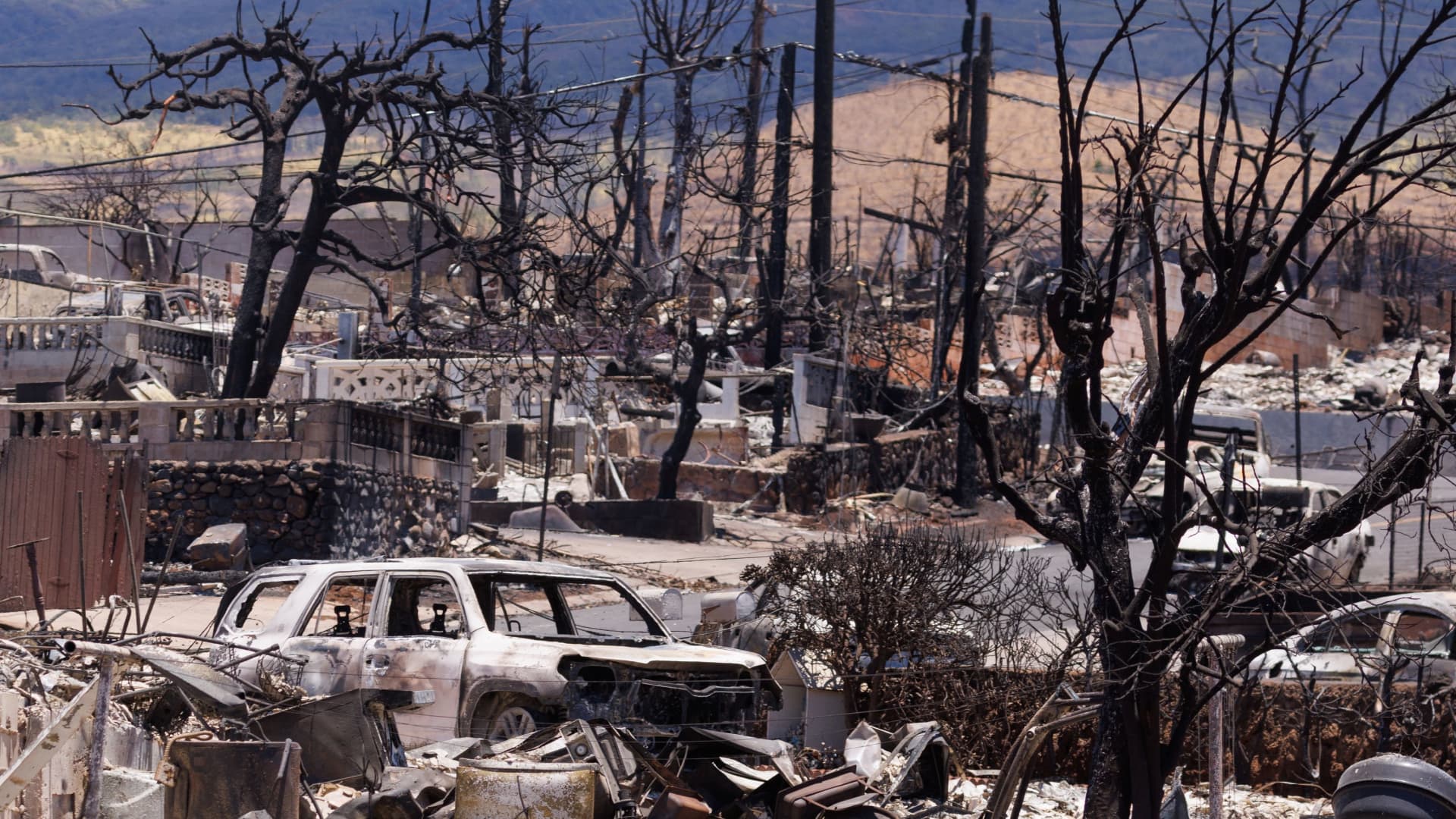 Hawaii governor warns developers against predatory land buying in devastated Lahaina