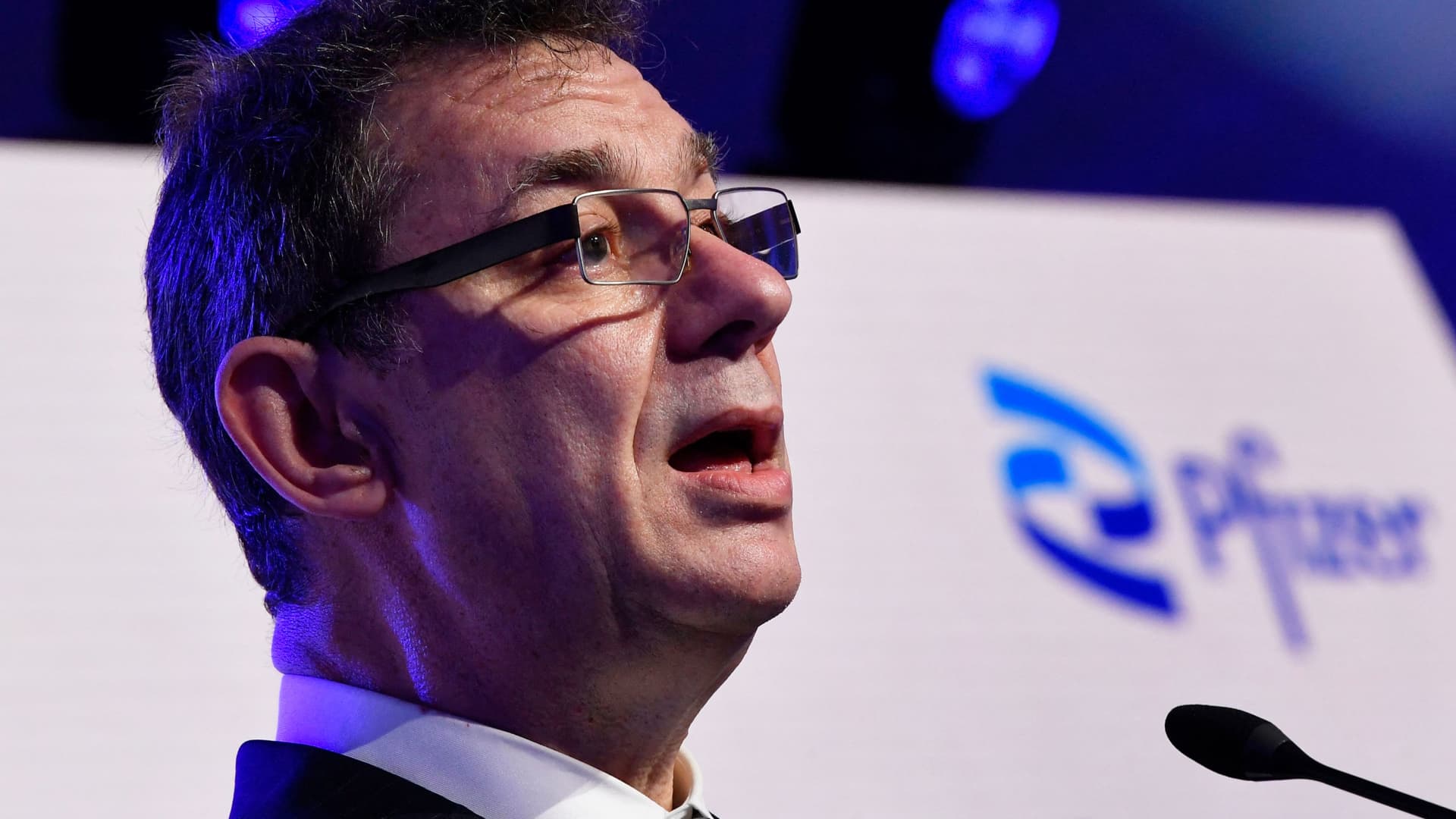 Pfizer cuts earnings, revenue guidance as Covid sales slump