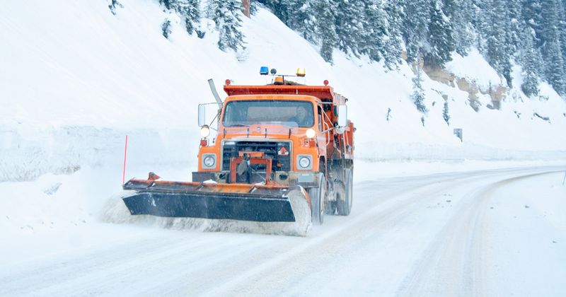 Snow_plow_Adobe_6037076